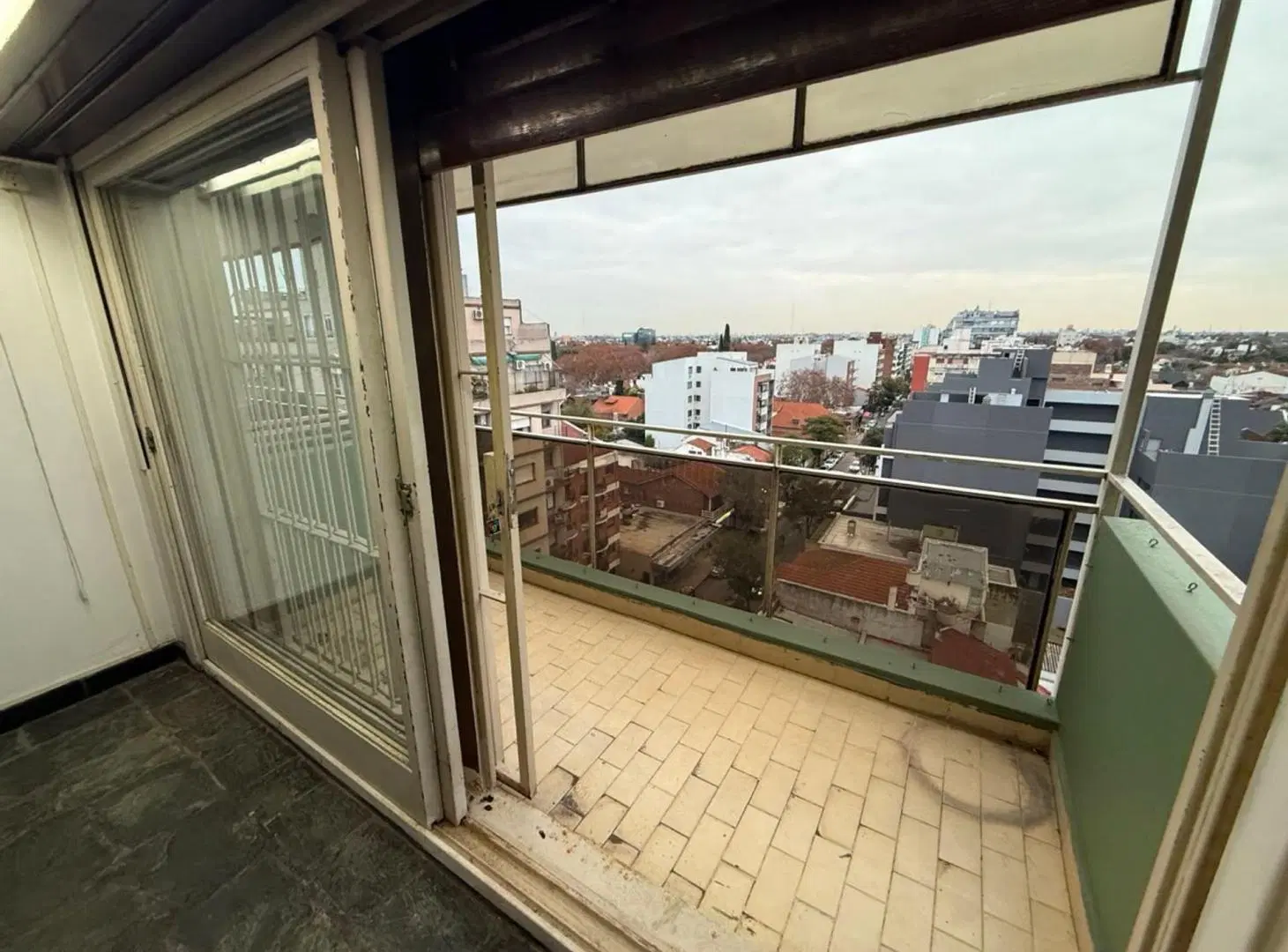 VENTA 4amb. + dep. Vista cochera baulera y Pileta 4