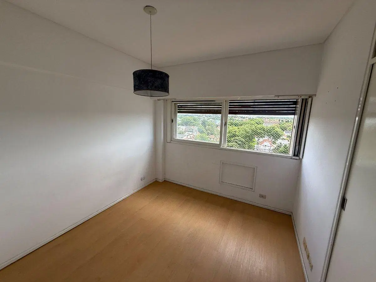 VENTA 4amb. + dep. Vista cochera baulera y Pileta 8