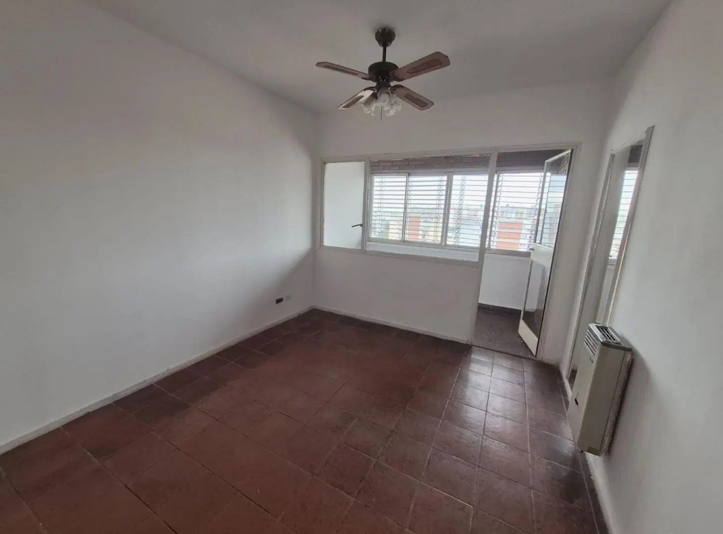 VENTA 3 AMBIENTES CON COCHERA - VILLA CELINA 2