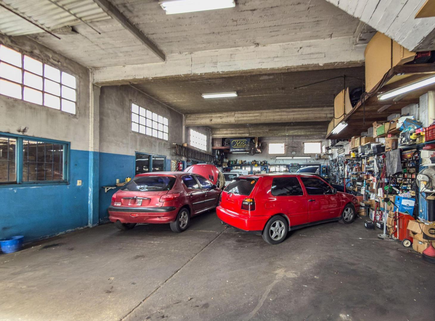 Foto de VENTA TALLER MECÁNICO /GALPÓN CON CASA DE 4AMB, imagen 1