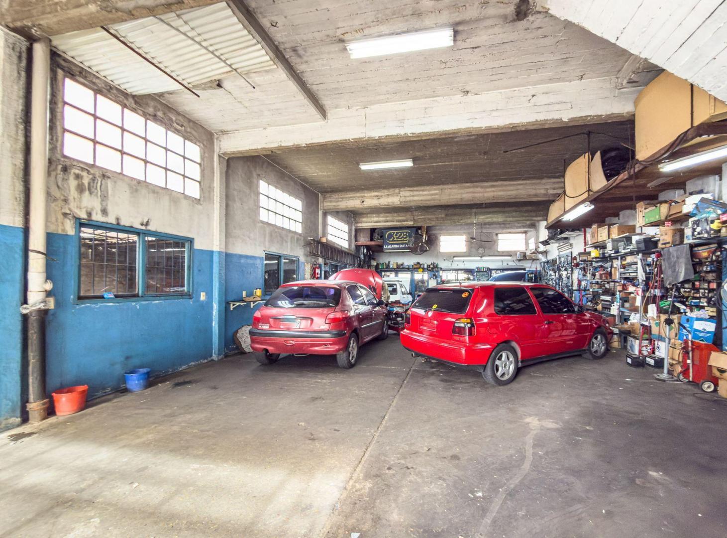 Foto de VENTA TALLER MECÁNICO /GALPÓN CON CASA DE 4AMB, imagen 2