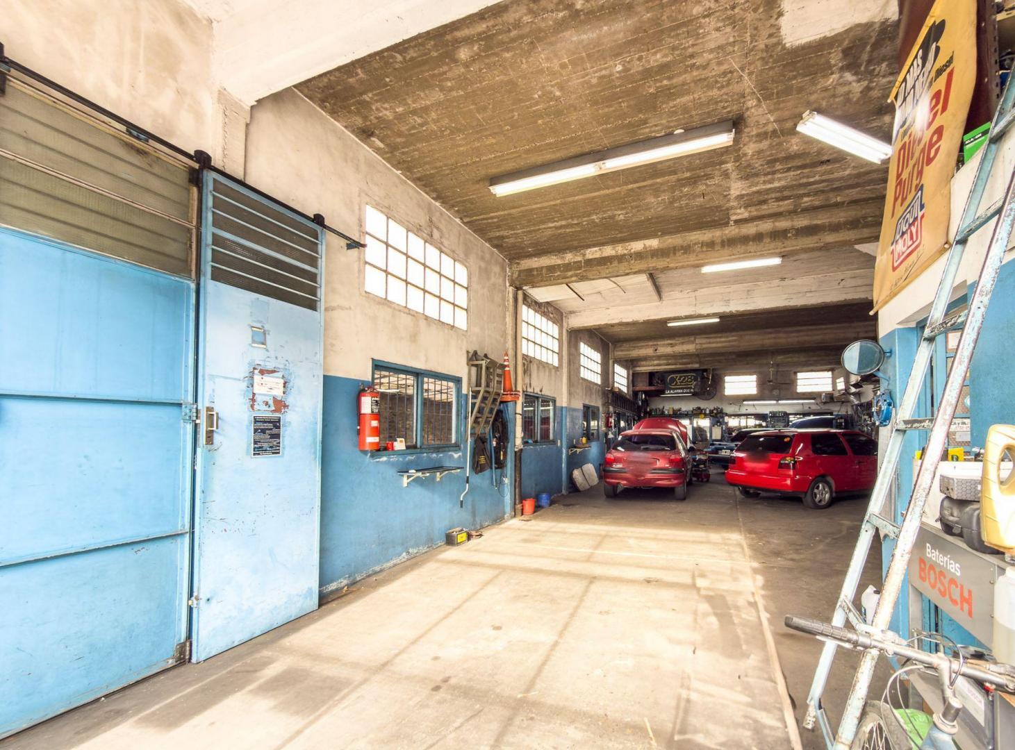 Foto de VENTA TALLER MECÁNICO /GALPÓN CON CASA DE 4AMB, imagen 4