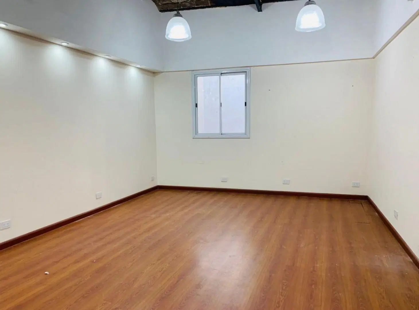 VENTA OFICINA 120 M2 FRENTE DEPTO MICROCENTRO 5