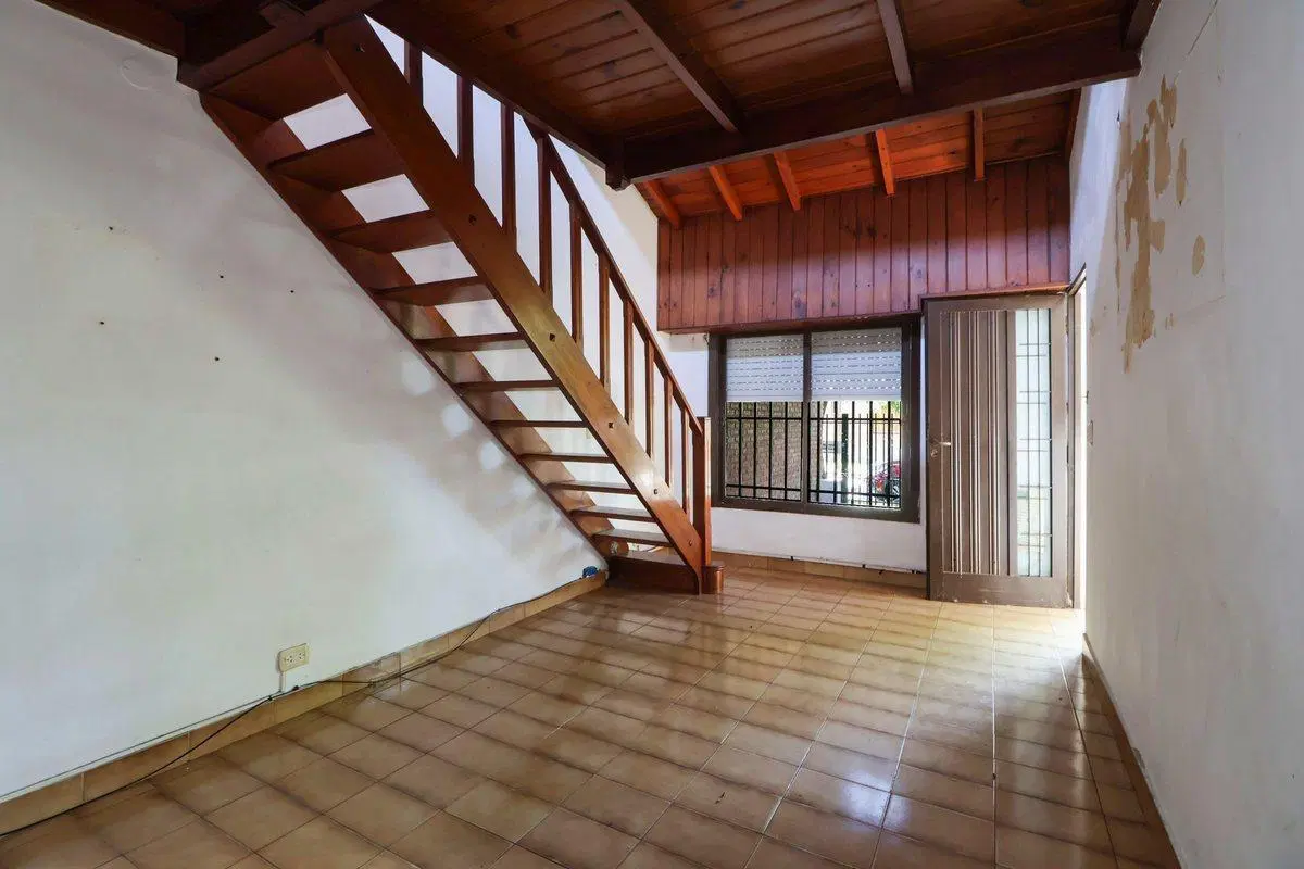 Venta casa 3 amb c/ cochera Castelar 5