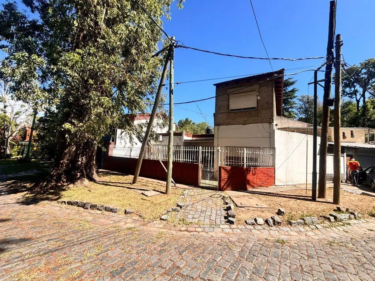 VENTA CASA + DUPLEX DE 3 AMBIENTES C/U CON PATIO 2