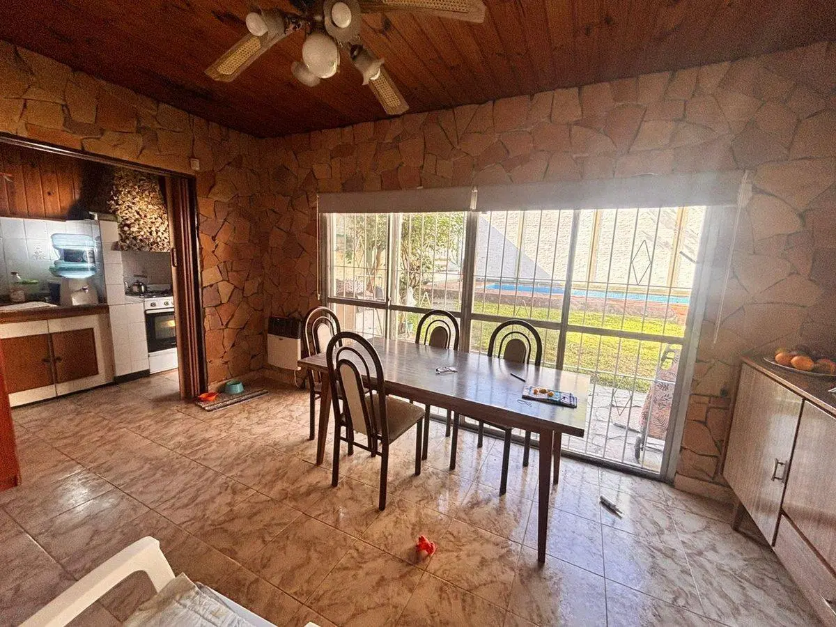 Venta casa con parque y pileta 4
