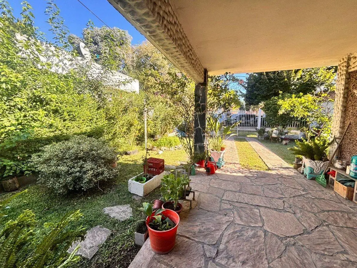 Venta casa con parque y pileta 2