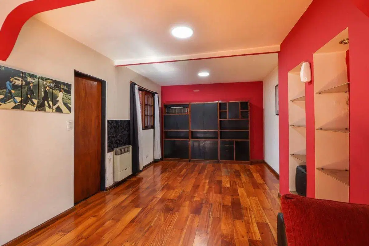 VENTA CASA 3 AMBIENTES CON COCHERA EN MONTE CASTRO 1