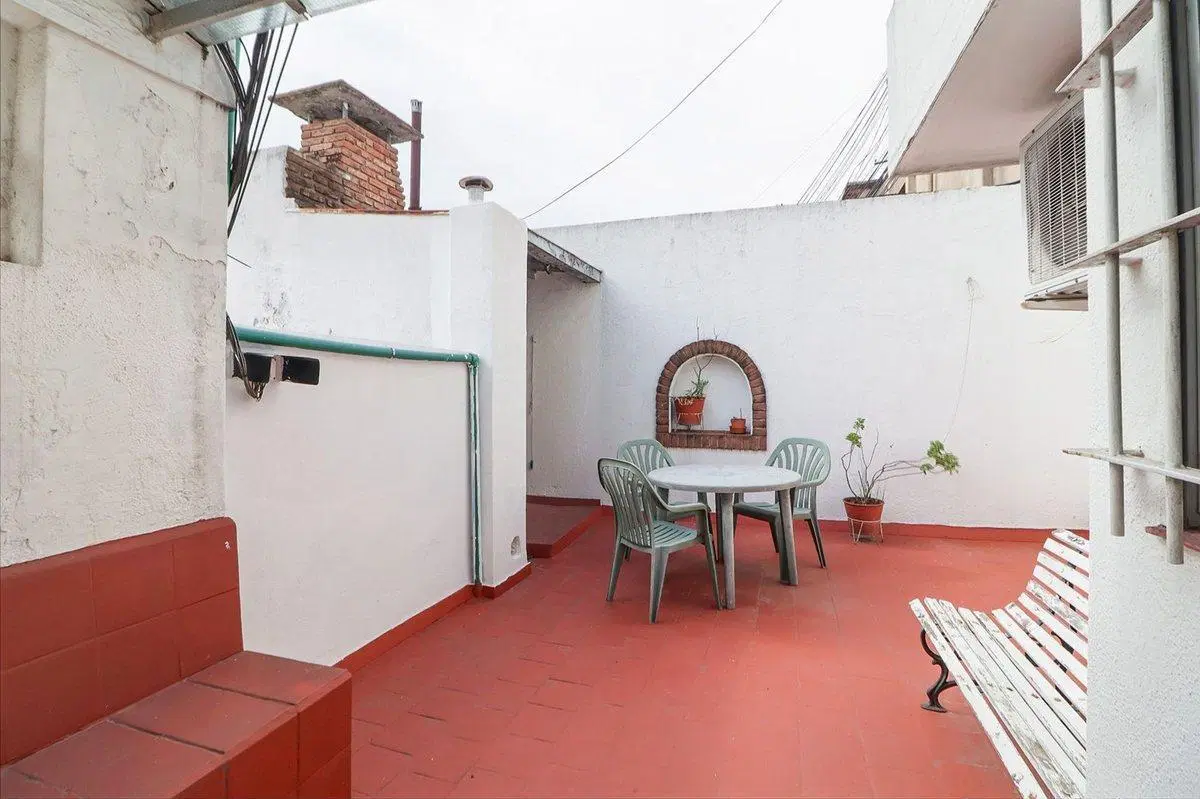 Depto en VENTA 2 Amb con terraza propia y parilla. 4