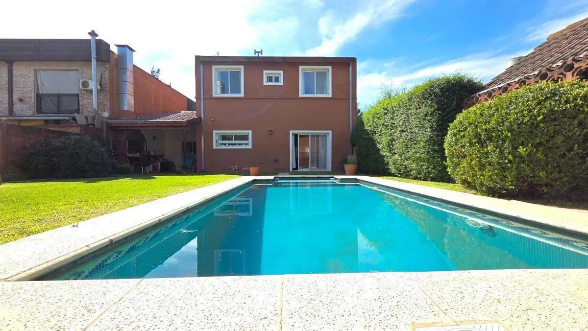 Venta Casa 4 Amb + Pileta + Jardin en Montecarlo 3