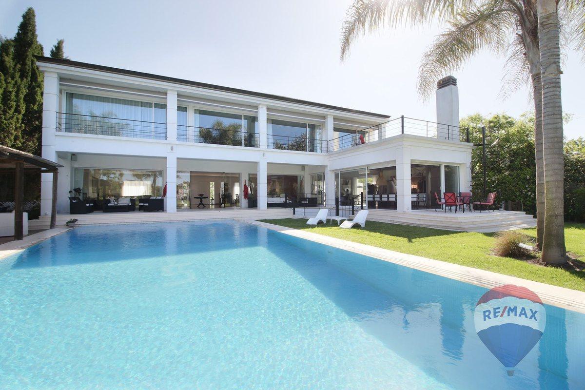 Magnifica Casa en Abril Club de Campo al Golf