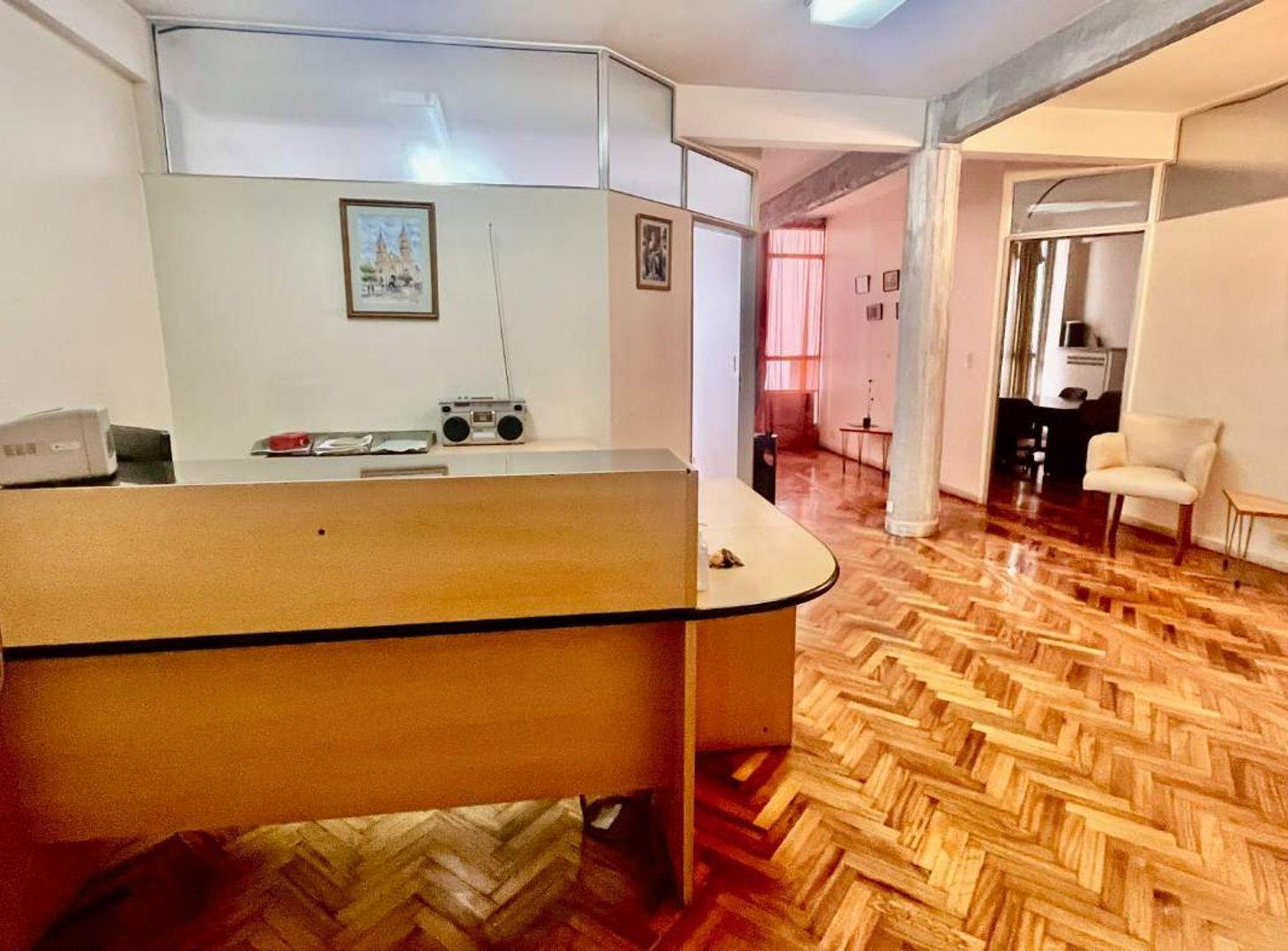 Foto de Venta Oficina-Consultorio-Instituto-95 m2- Centro, imagen 2
