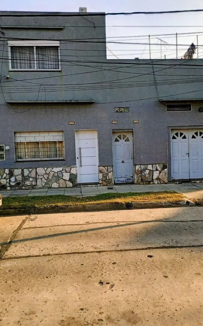 VENTA CASA MULTIFAMILIAR 4 PH. CON GARAGE OLIVOS 2