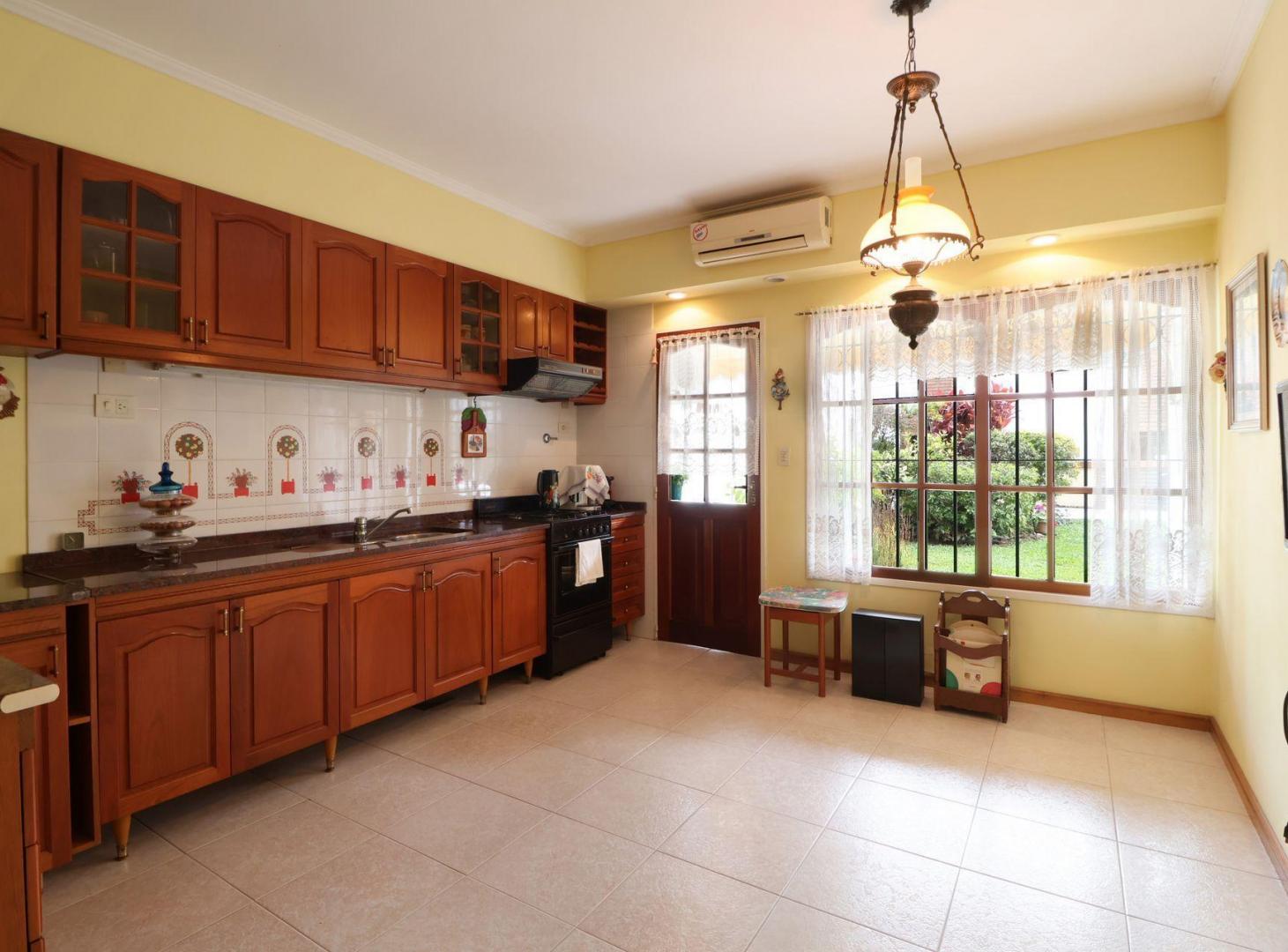 Foto de VENTA OLIVOS TRIPLEX 5 AMB 2 BAÑOS JARDIN PARRILLA, imagen 5