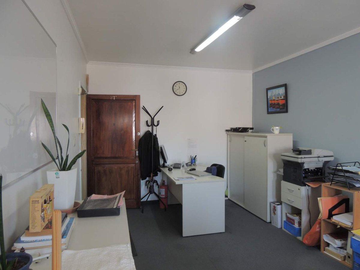 Foto de EN VENTA.OFICINA AL FRENTE.SUPER AMPLIA.MONTSERRAT, imagen 2