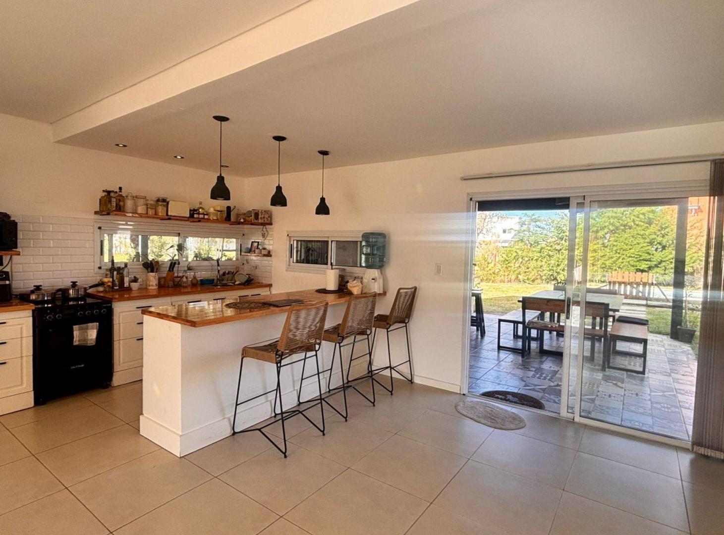 Foto de VENTA HERMOSA CASA 4 AMB-PILETA MASCHWITZ, imagen 5