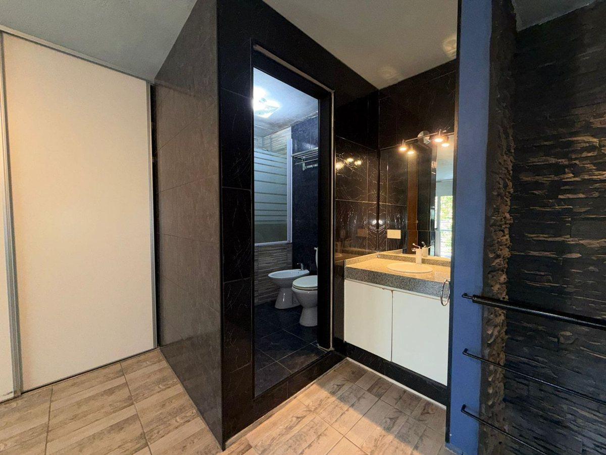 Foto de VENTA DEPTO DUPLEX 2 AMB COCHERA SAN ISIDRO, imagen 3