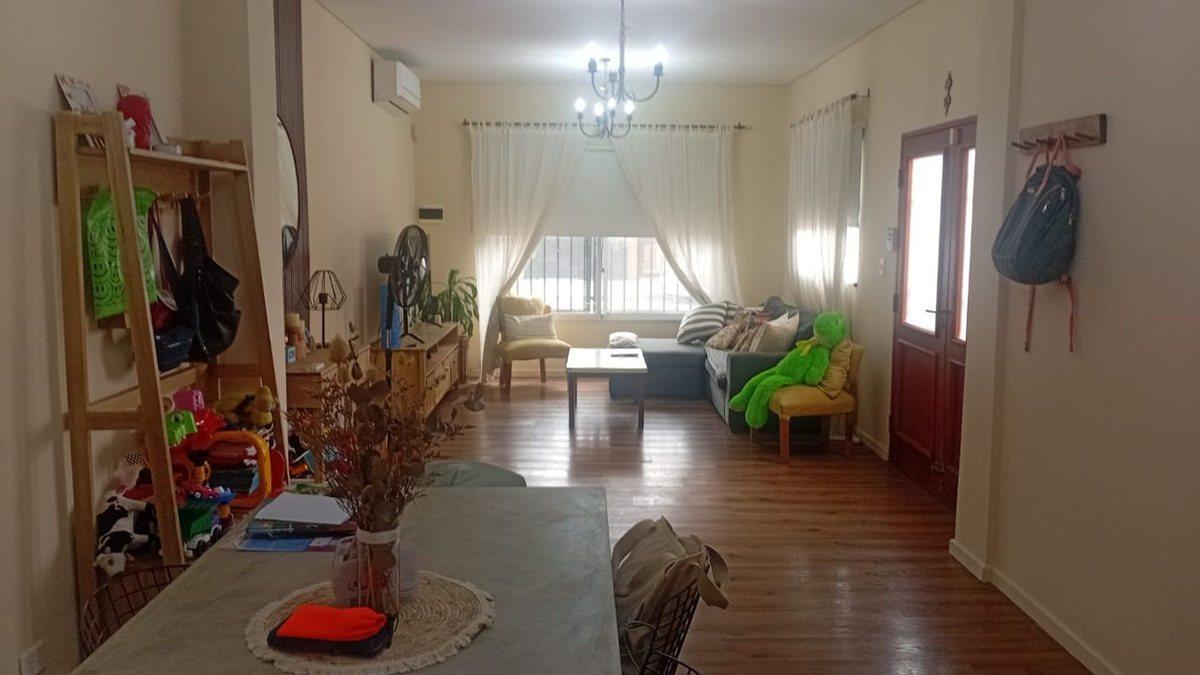 Foto de Venta Casa 5 Amb Munro a Nueva con Pileta y Parque, imagen 3