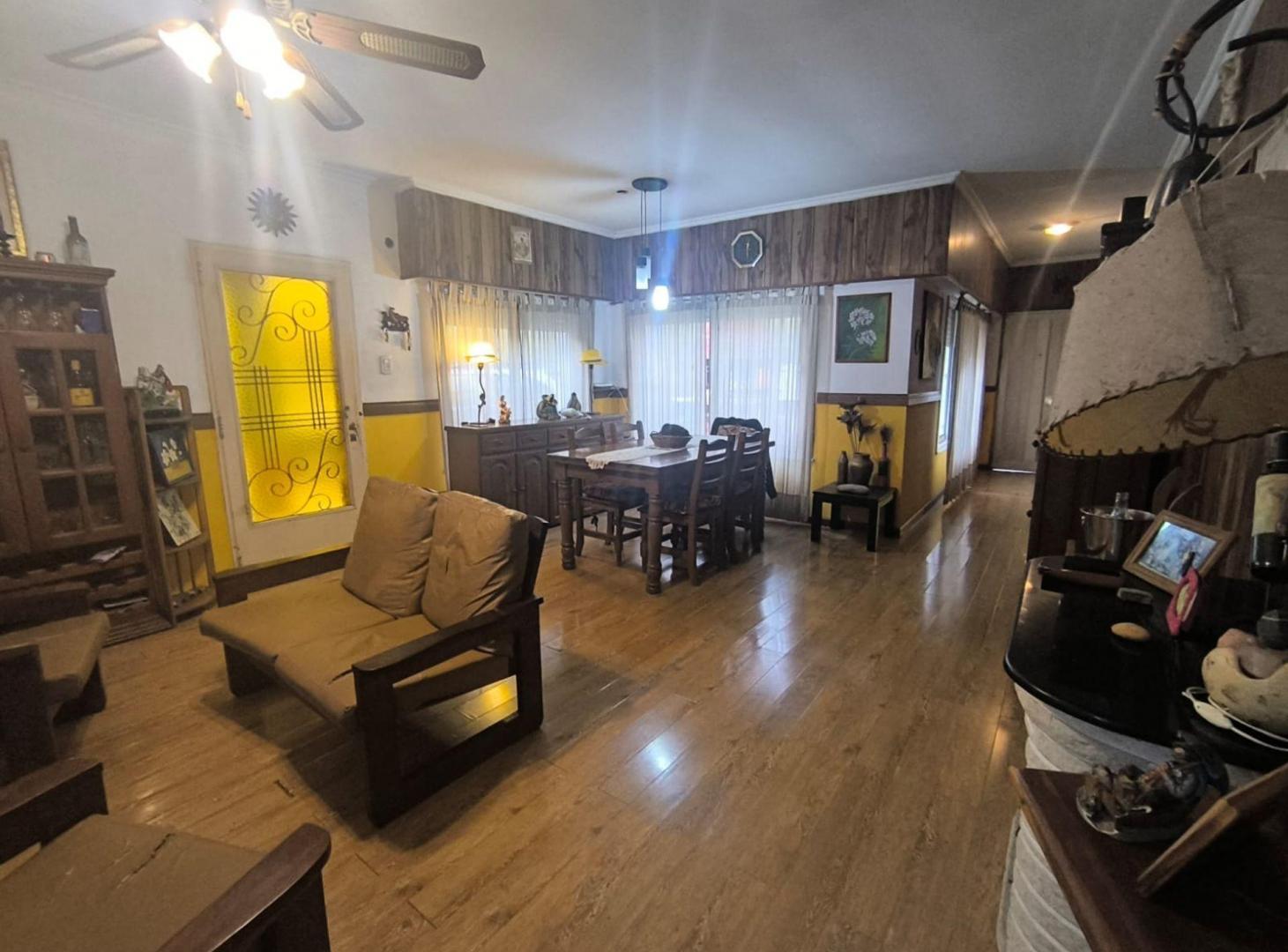 Foto de VENTA CASA 4 AMB. + DEPTO 2 AMB. EN LINIERS, imagen 3