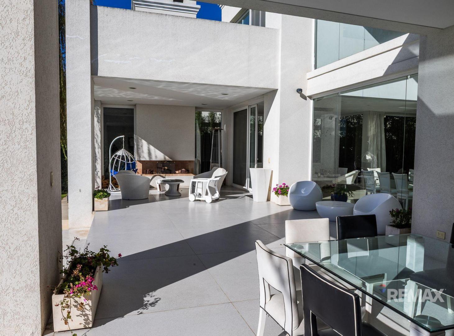 Foto de Casa en Venta 7 Ambientes en Barrio Golf Nordelta, imagen 2