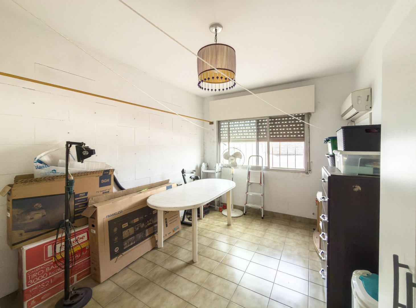 Foto de VENTA TALLER MECÁNICO CON CASA DE 4 AMB, imagen 3