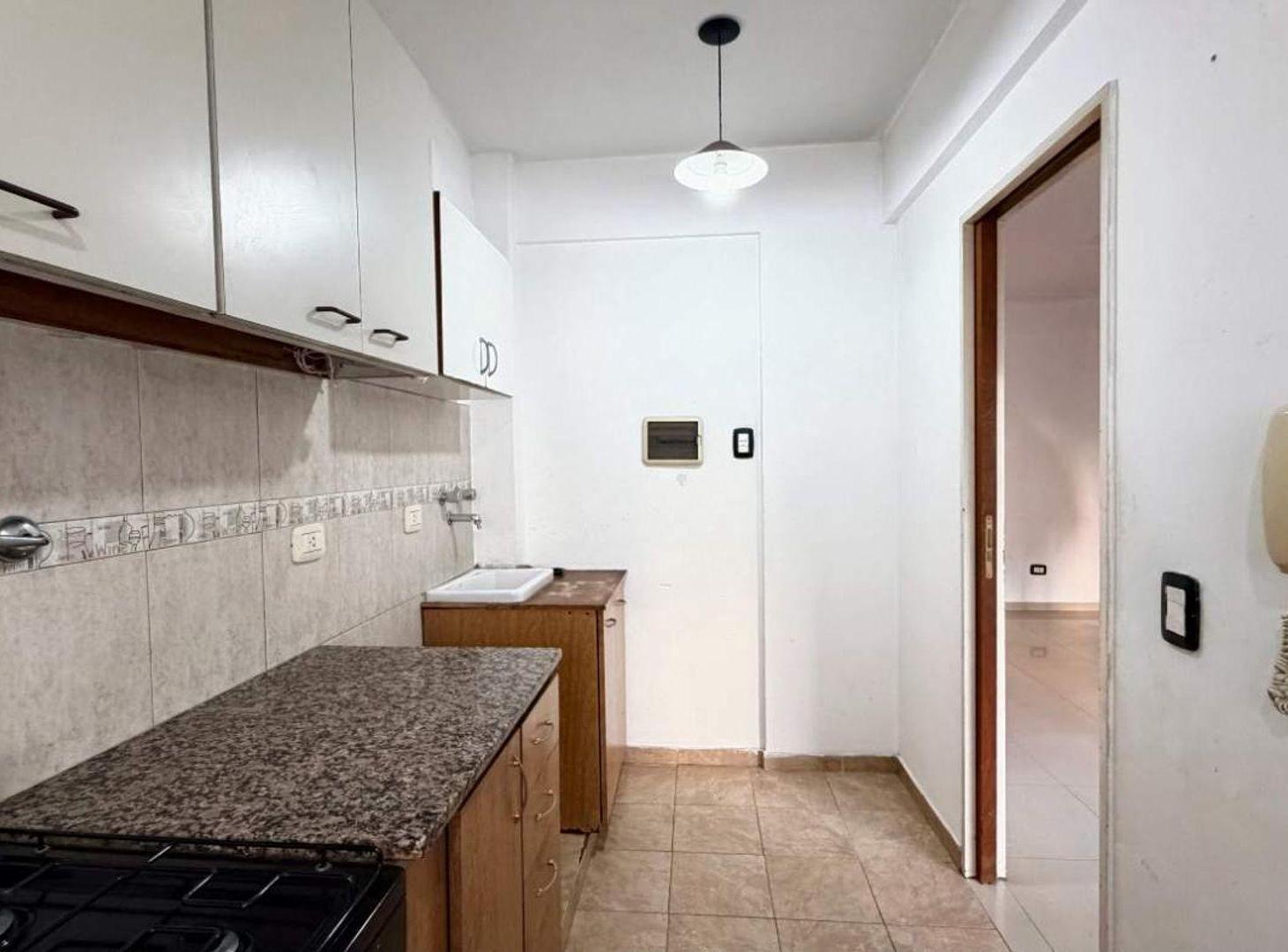 Foto de VENTA DEPTO 2 AMB. CON BALCÓN. BALLESTER centro, imagen 2