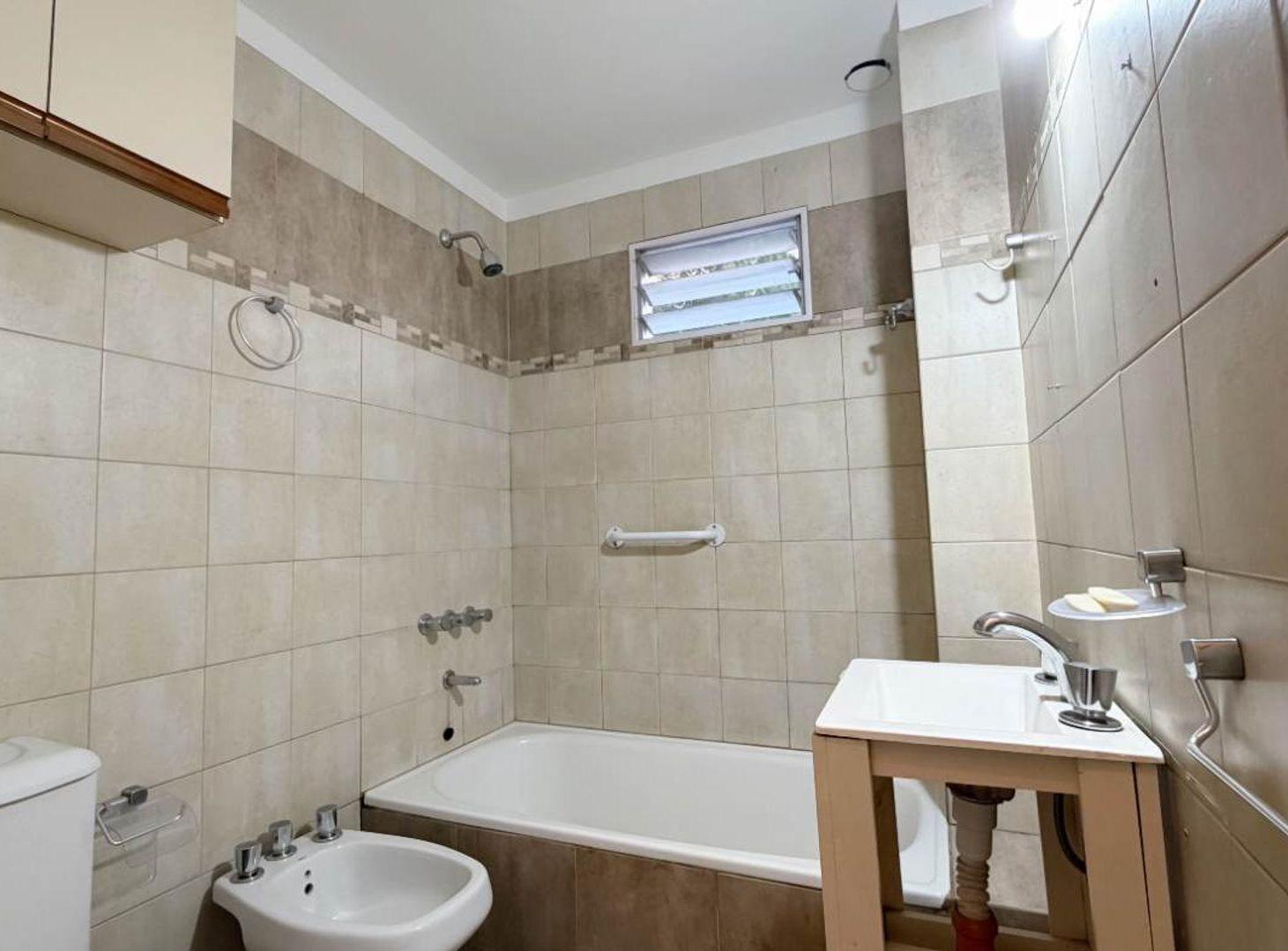 Foto de VENTA DEPTO 2 AMB. CON BALCÓN. BALLESTER centro, imagen 4