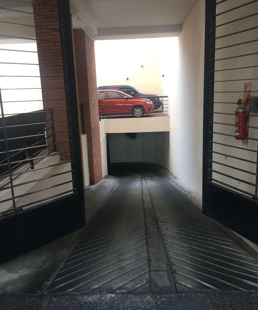 Foto de VENTA Cochera fija cubierta + baulera. Palermo, imagen 1