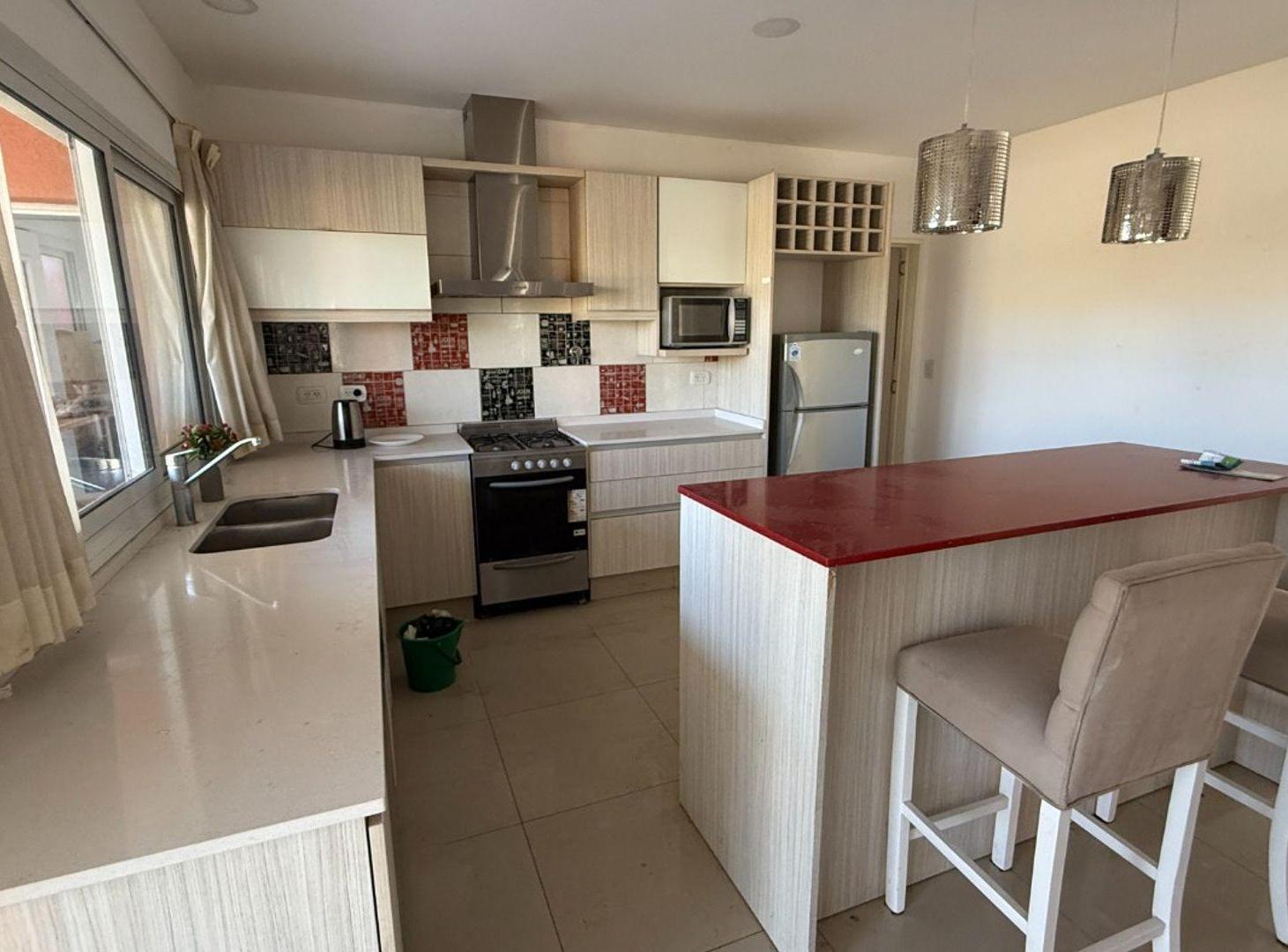 Foto de VENTA CASA 5 AMB. Jardín, parrilla, pileta., imagen 3