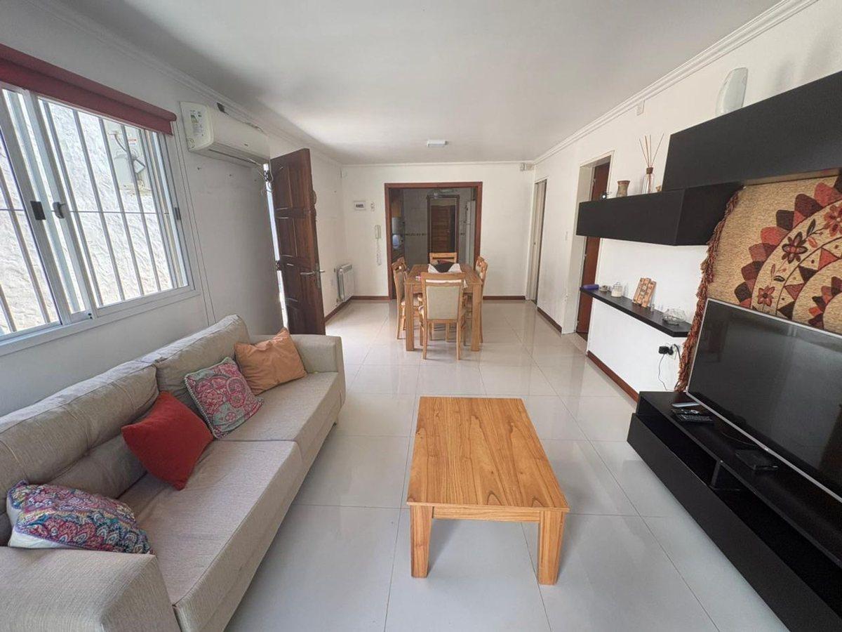 Foto de VENTA CASA ESCOBAR,APTOCREDITO,4AMB/COCHERA/PILETA, imagen 1