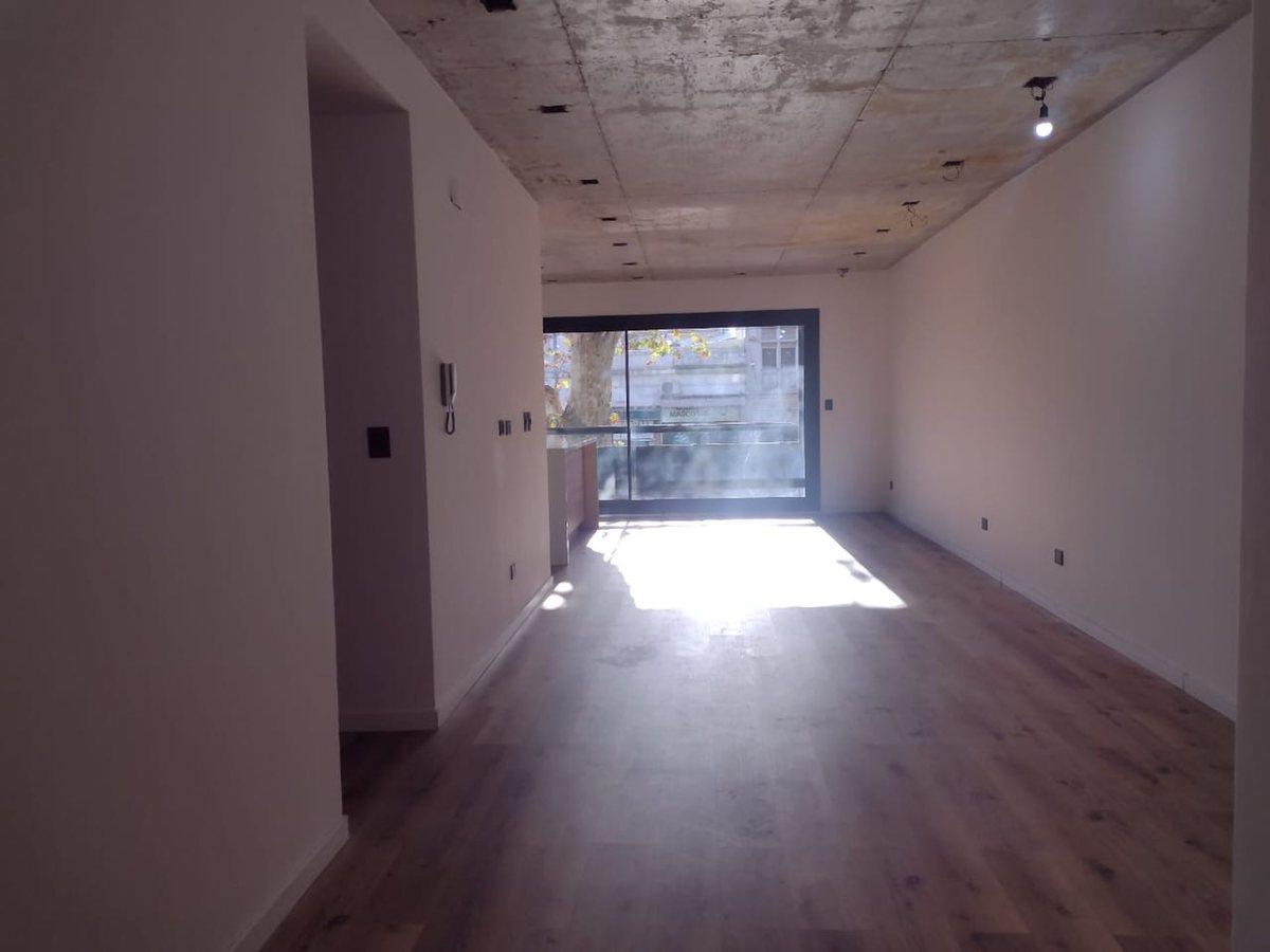 Foto de VENTA 4 AMB. ESTRENAR BALCON Y COCHERA EN LINIERS, imagen 5