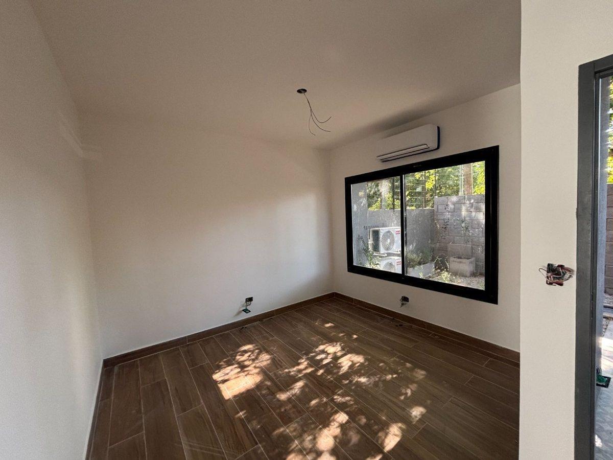 Foto de CASA DUPLEX BECCAR A ESTRENAR 4 AMB PILETA JARDIN, imagen 2