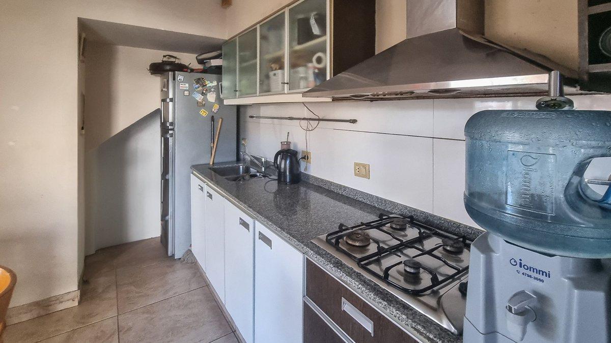 Foto de Venta Ph de 5 amb. con patio y cochera en Olivos, imagen 1