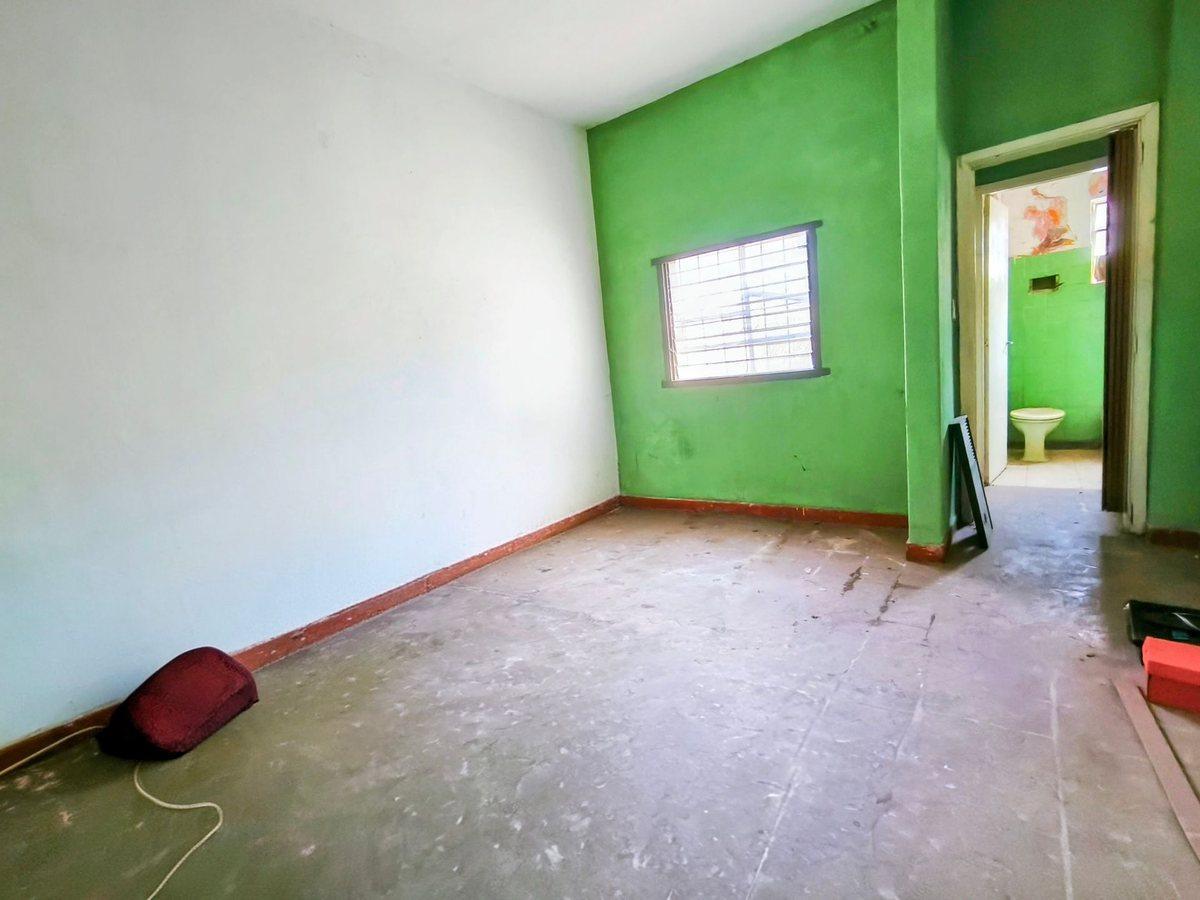 Foto de VENTA LOTE CON 2 CASAS A REFACCIONAR - VILLA TESEI, imagen 3