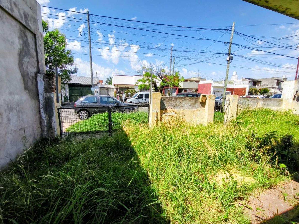Foto de VENTA LOTE CON 2 CASAS A REFACCIONAR - VILLA TESEI, imagen 5