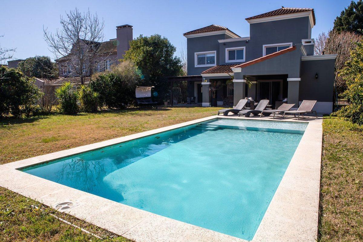 Foto de VENTA CASA 5 AMB Y DEP. C/BAÑO OPORTUNIDAD! APTA C, imagen 2