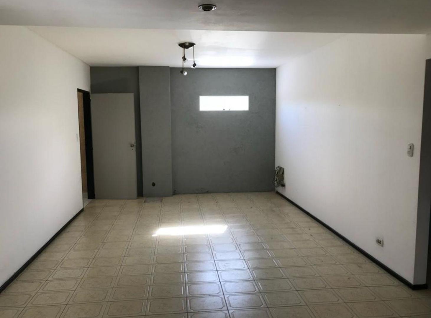 Foto de Venta Casa con Taller o deposito, imagen 3