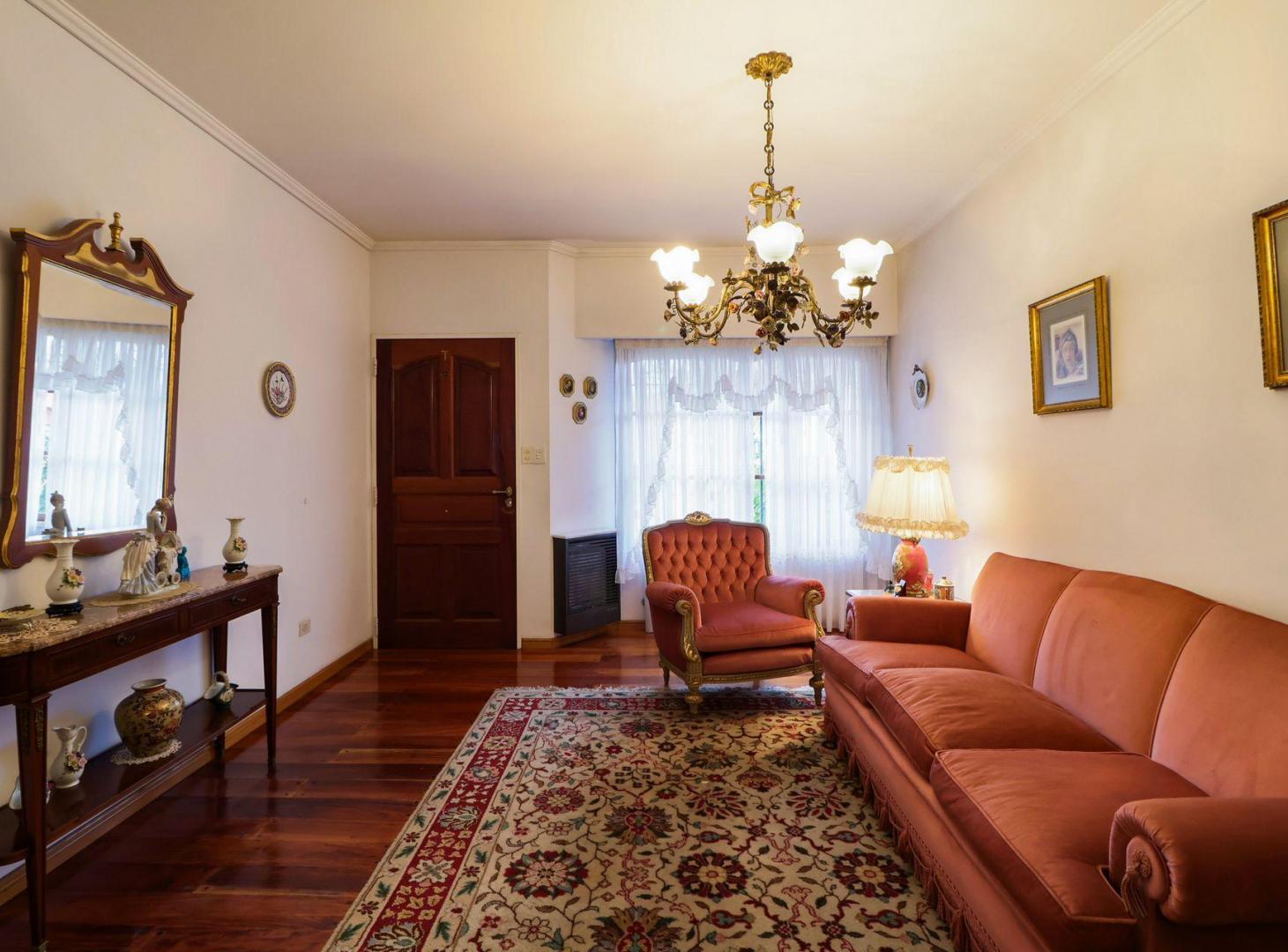 Foto de VENTA OLIVOS TRIPLEX 5 AMB 2 BAÑOS JARDIN PARRILLA, imagen 3