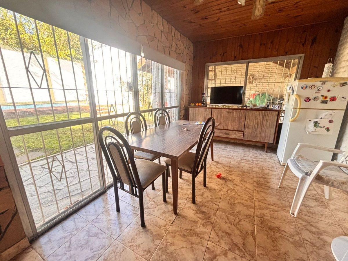 Foto de Venta casa con parque y pileta, imagen 5