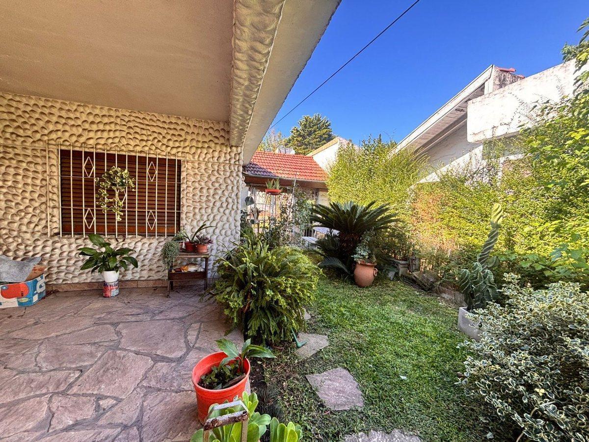 Foto de Venta casa con parque y pileta, imagen 4