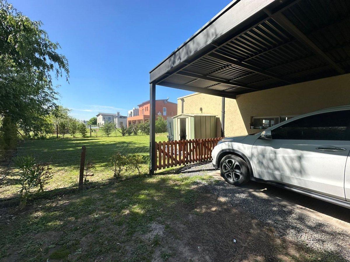 Foto de VENTA CASA 4 AMB PILETA SANTA ISABEL, imagen 3
