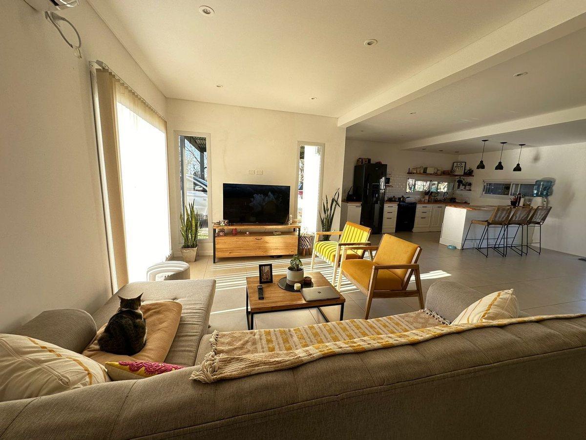 Foto de VENTA CASA 4 AMB PILETA SANTA ISABEL, imagen 5