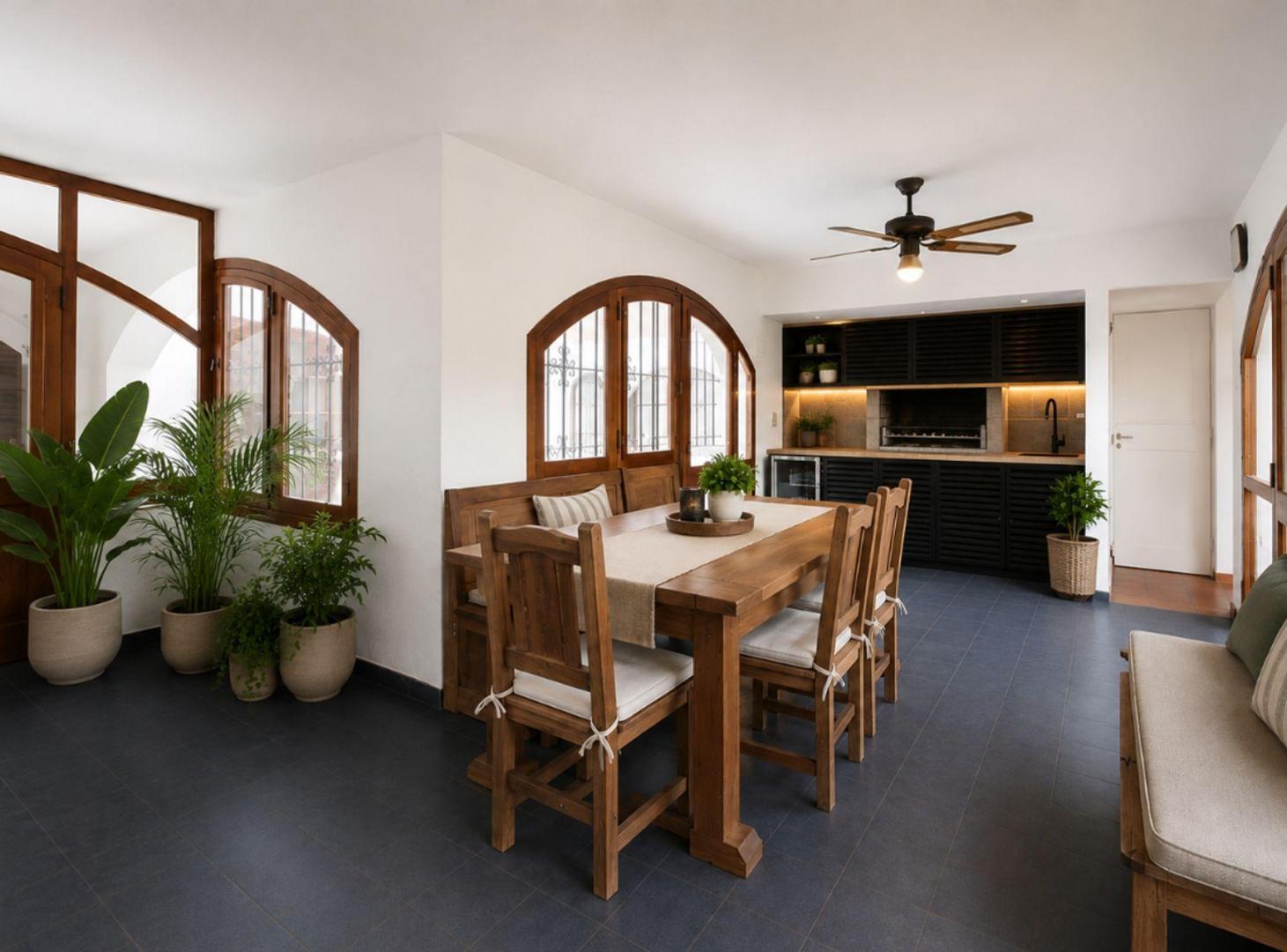 Foto de Venta - Casa en DOBLE LOTE con pileta. Aranjuez, imagen 3
