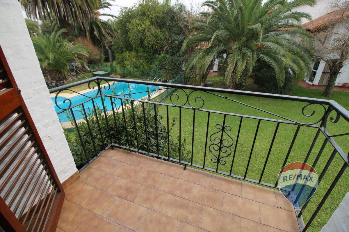 Foto de Venta - Casa en DOBLE LOTE con pileta. Aranjuez, imagen 4