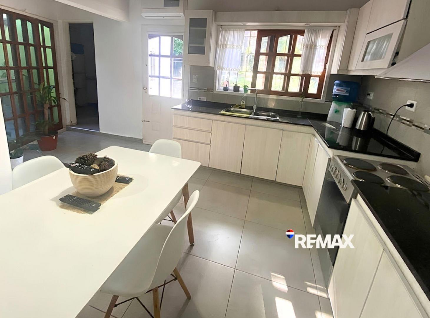 Foto de Casa en Venta. 4 Amb. Jardín. Villa Ballester., imagen 2