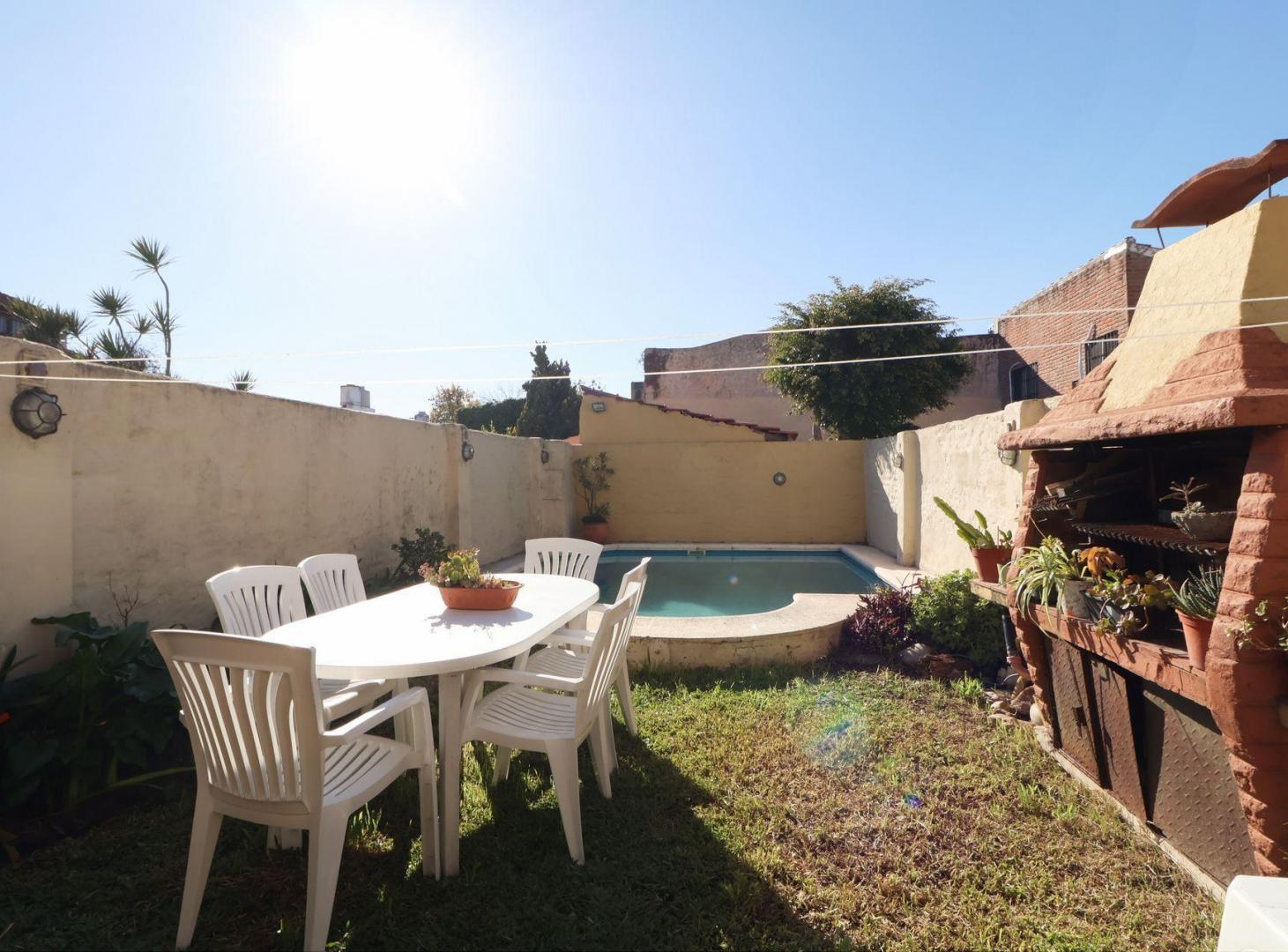 Foto de VENTA OLIVOS TRIPLEX 5 AMB 5Mts. ANCHO CON JARDIN, imagen 3