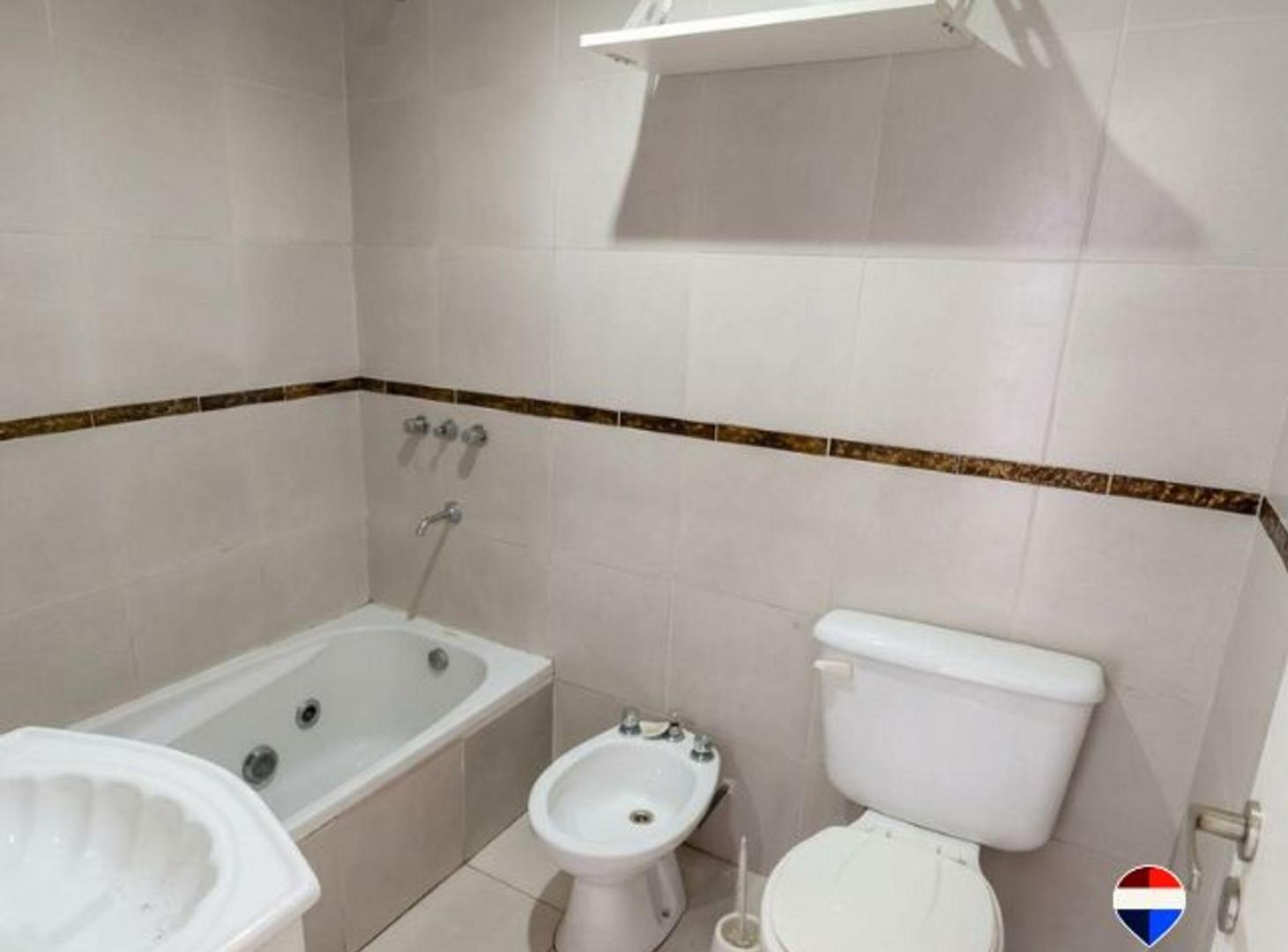 Foto de VENTA DEPARTAMENTO 2 AMBIENTES CON COCHERA HAEDO, imagen 2
