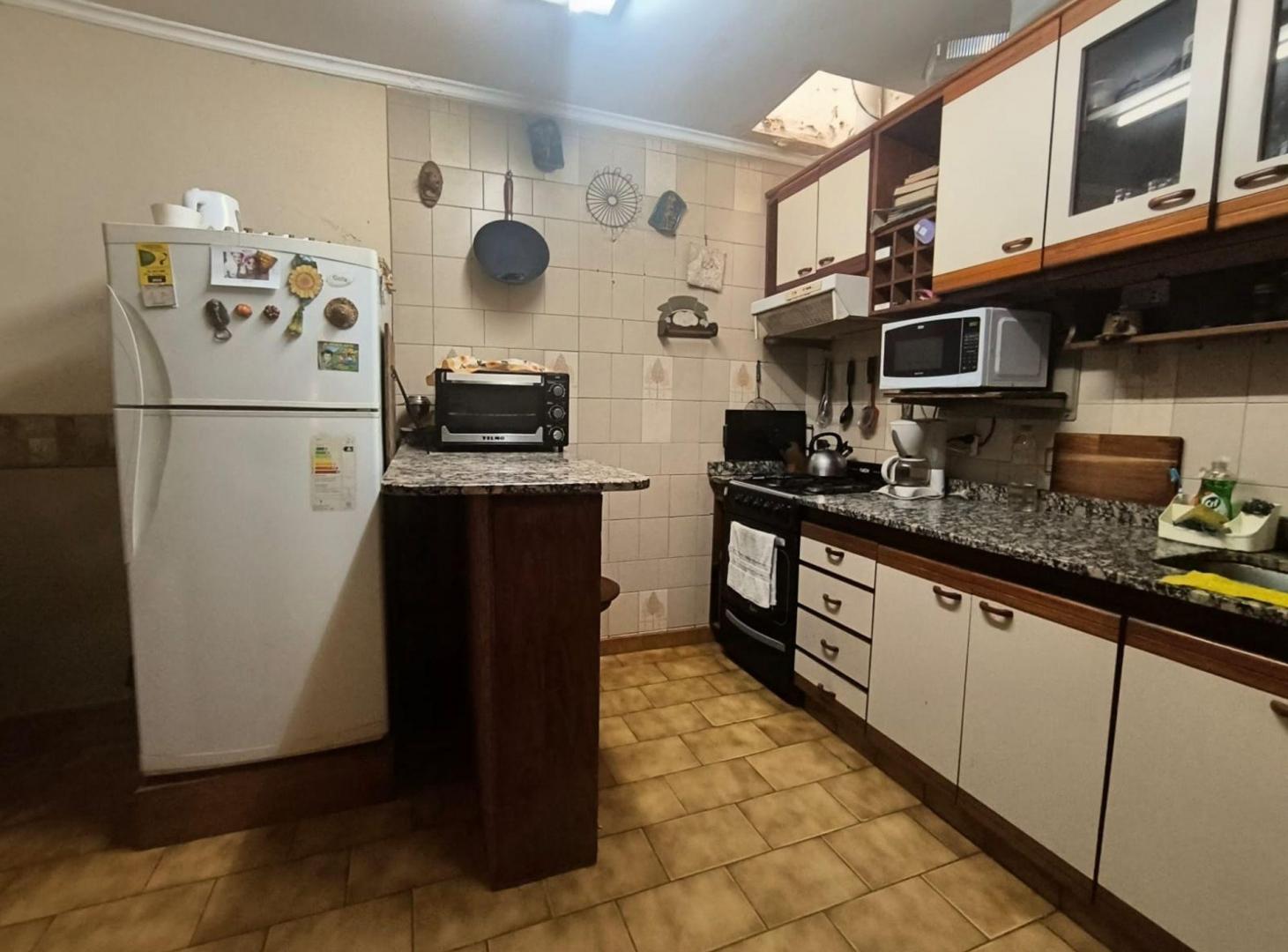 Foto de VENTA CASA 4 AMB. + DEPTO 2 AMB. EN LINIERS, imagen 5