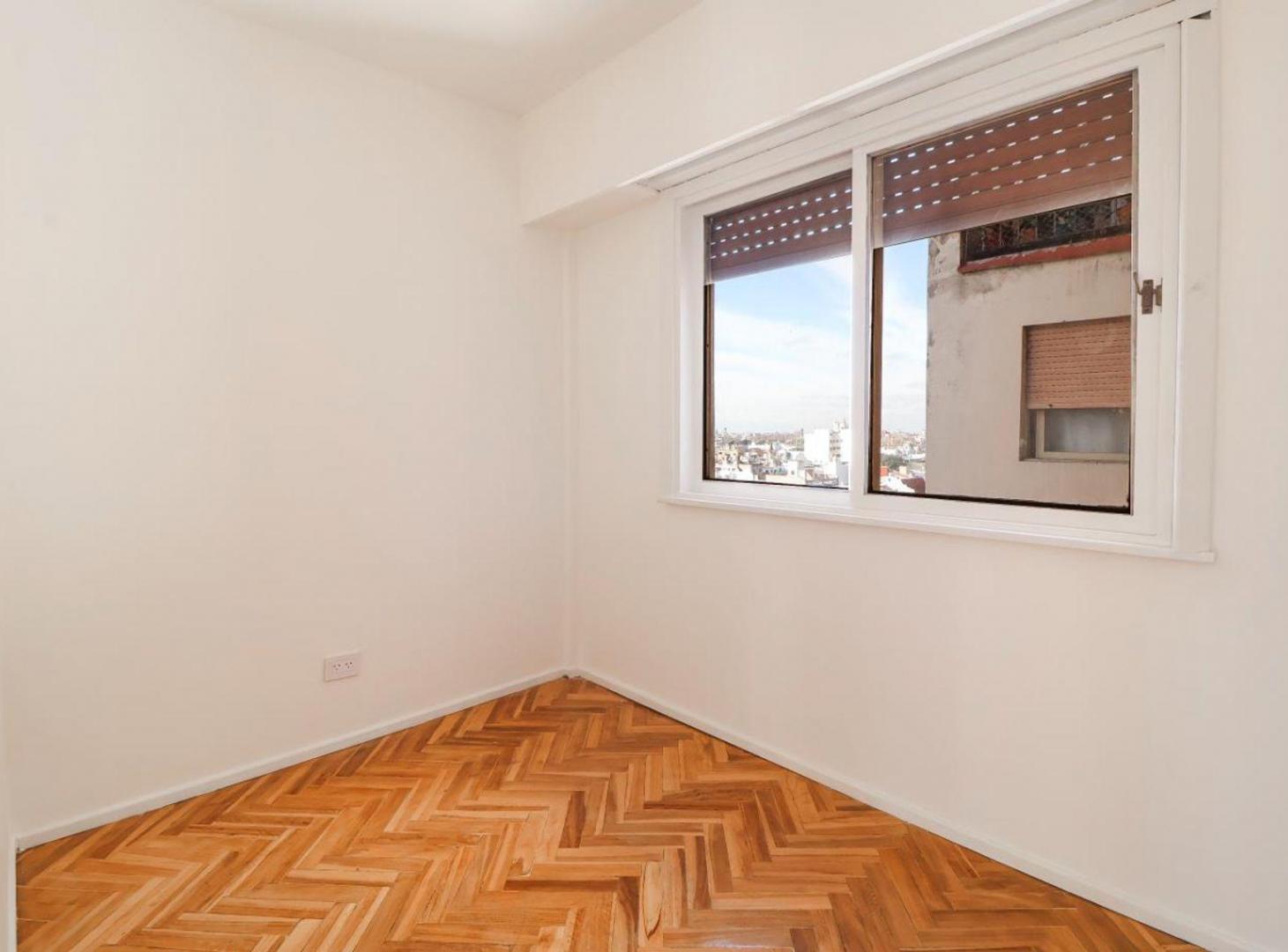 Foto de Venta Depto 4 amb Balcon Cochera Parque Chacabuco, imagen 1