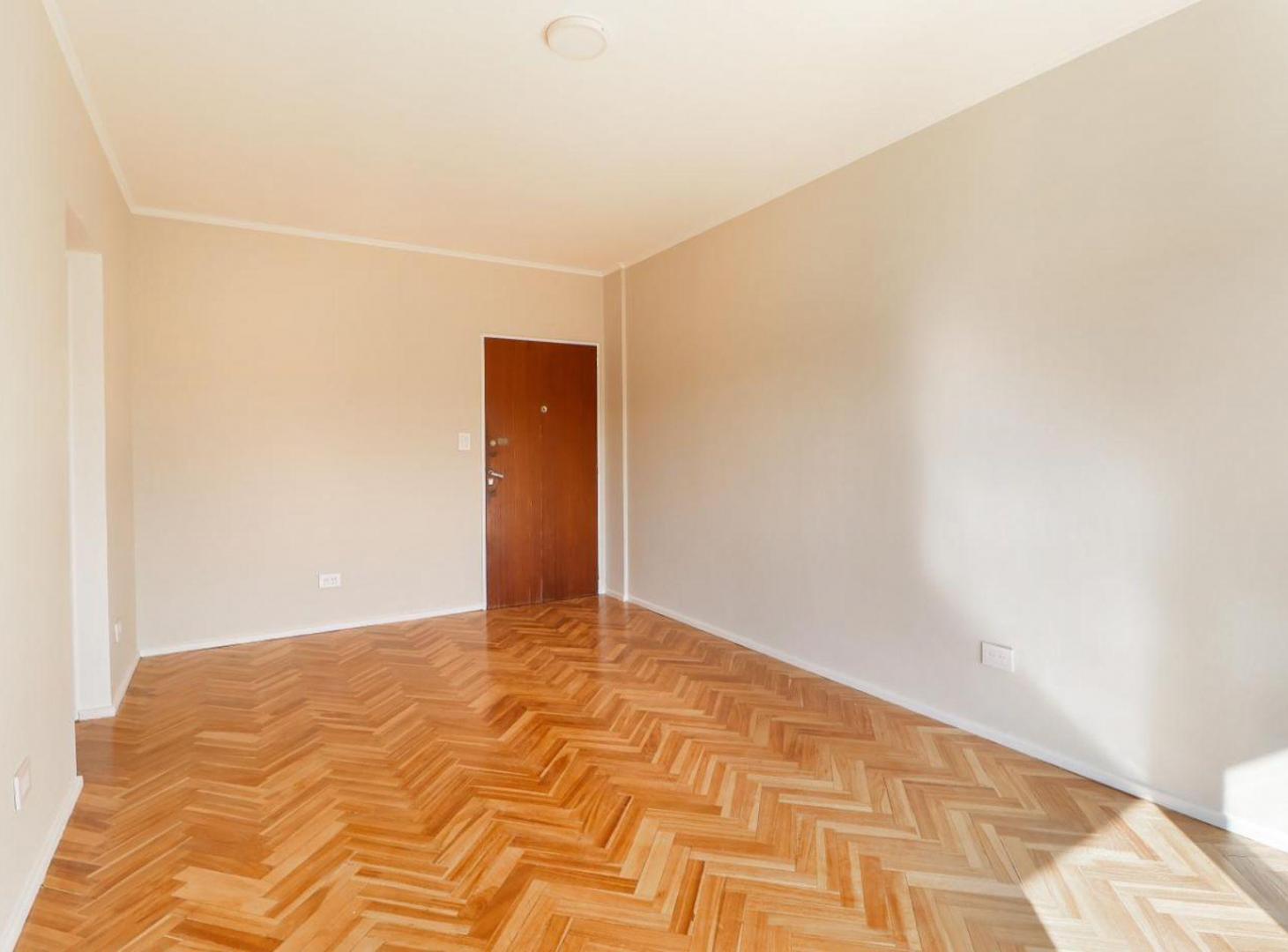 Foto de Venta Depto 4 amb Balcon Cochera Parque Chacabuco, imagen 2